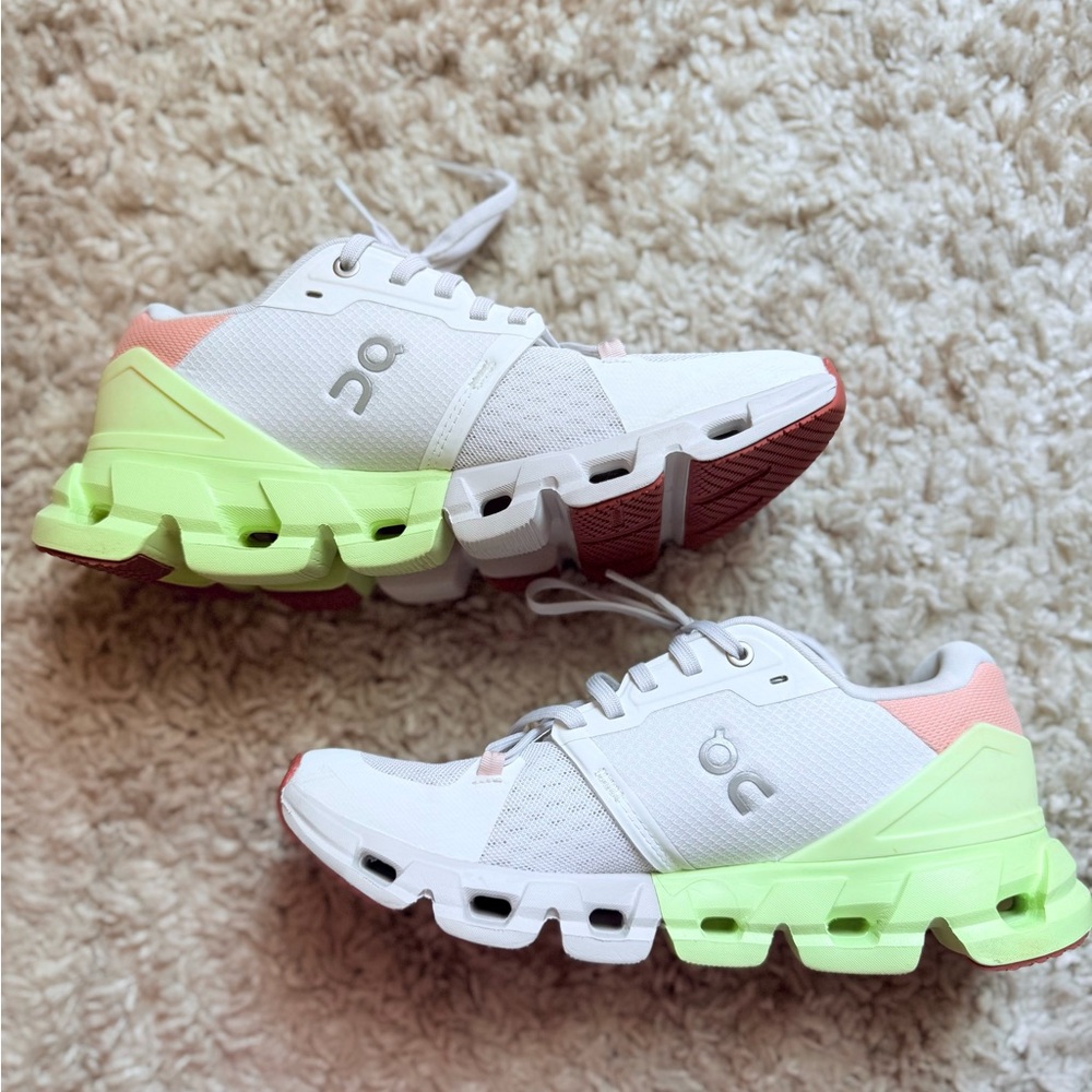 On Cloud Cloudflyer 4 - White/Hay *Like New*